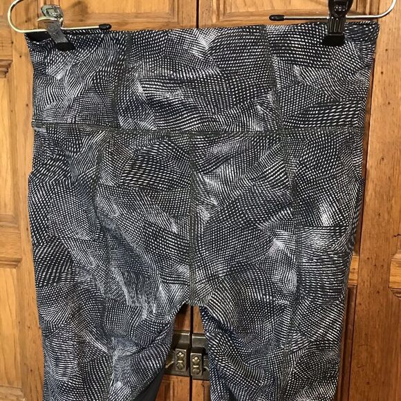 Lululemon Pace Rival Crop 22" Inseam Sz 8 Velocity Mesh Island Mist Black & Gray - Picture 8 of 11